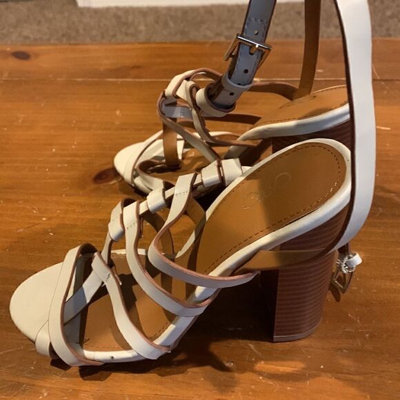 Cato ladies dress shoes. 4inch heal, worn once,size 6 - Picture 4 of 8